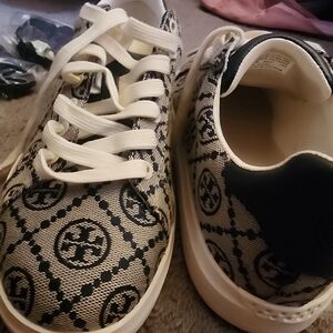 Tory Burch T-monogram Sneakers